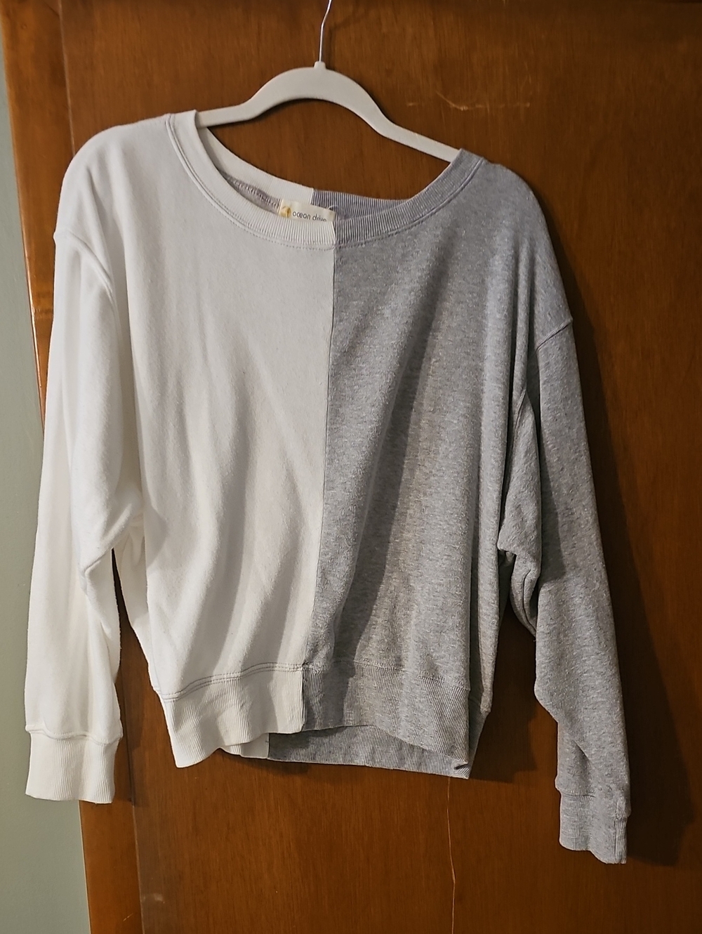 Ocean Drive White and Gray Colorblock Crewneck